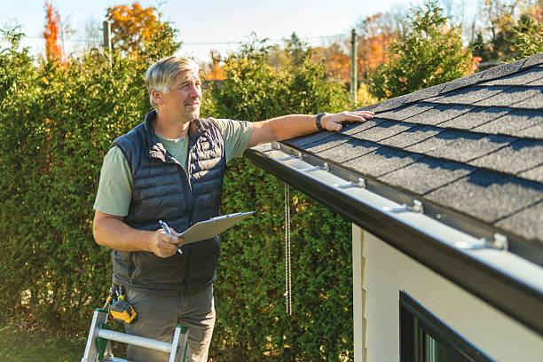 Professional Roofing technician working in Drayton, SC